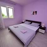 Family Friendly With A Swimming Pool Kastel Stafilic, - 12627 아파트 *