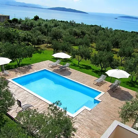 아파트 Family Friendly With A Swimming Pool Kastel Stafilic, - 12627 Kaštela