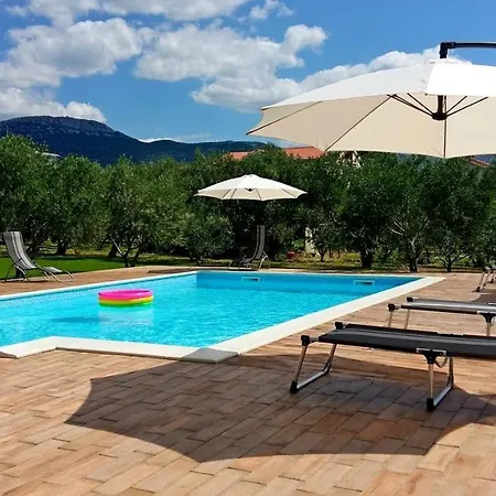 아파트 Family Friendly With A Swimming Pool Kastel Stafilic, - 12627 *
