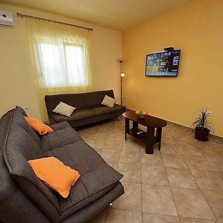 아파트 Family Friendly With A Swimming Pool Kastel Stafilic, - 12627 Kaštela