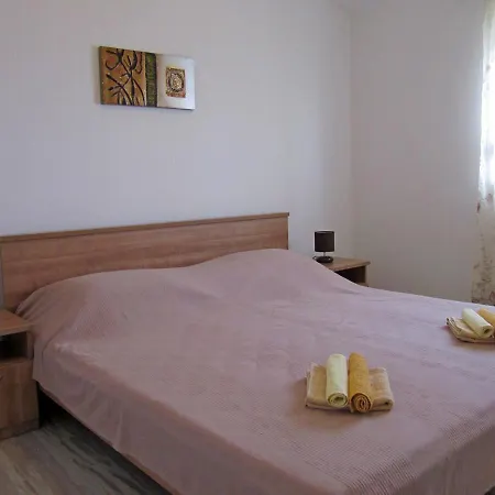 아파트 Family Friendly With A Swimming Pool Kastel Stafilic, - 12627 *