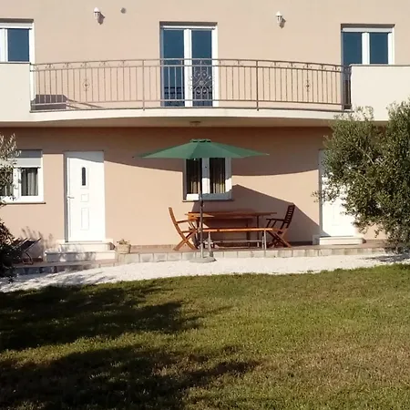 아파트 Family Friendly With A Swimming Pool Kastel Stafilic, - 12627 Kaštela